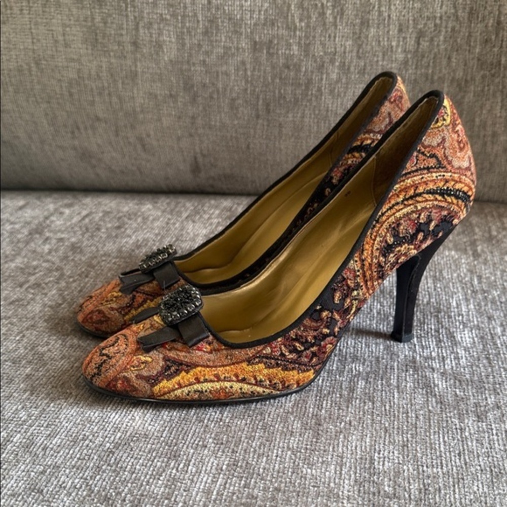 Cami Paisley Pattern High Heel Pumps w/ beaded bow detail 9 NEW